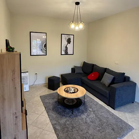 アパート Urban Oasis 3 ティラナ